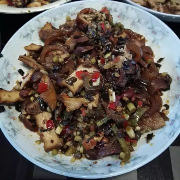 干蕨菜豆腐炒豬皮