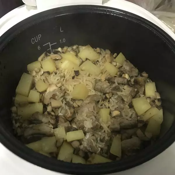 土豆排骨飯（電飯鍋）