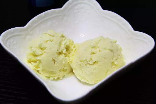 香草芒果奶油冰淇淋的做法