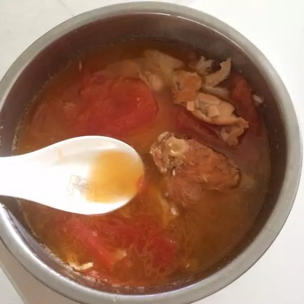 三文魚骨腩番茄湯