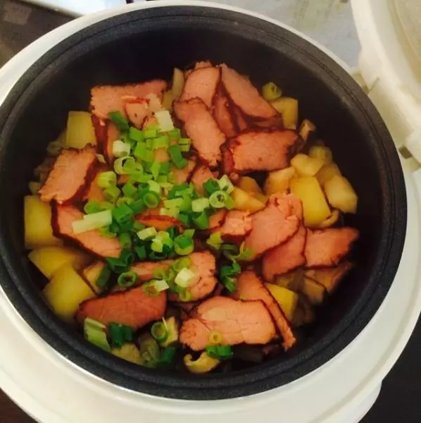 燻肉土豆燜飯
