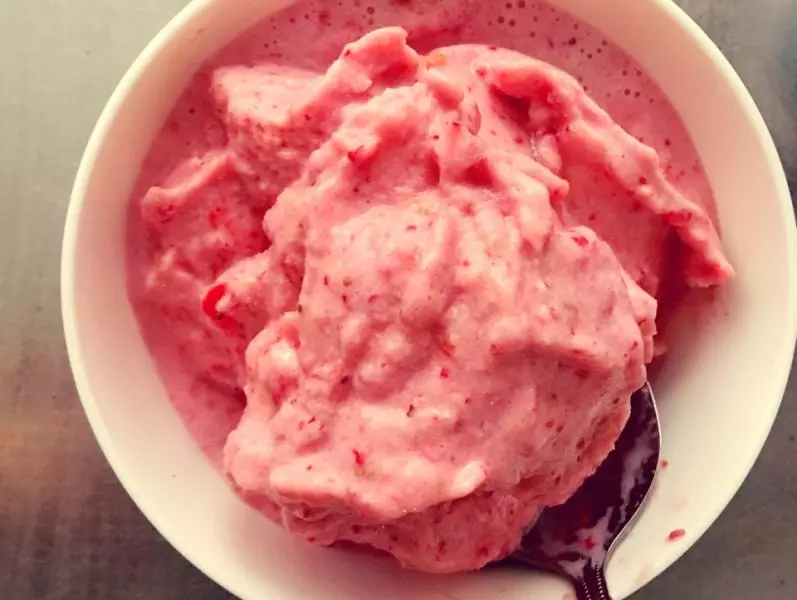 自製草莓牛奶冰沙