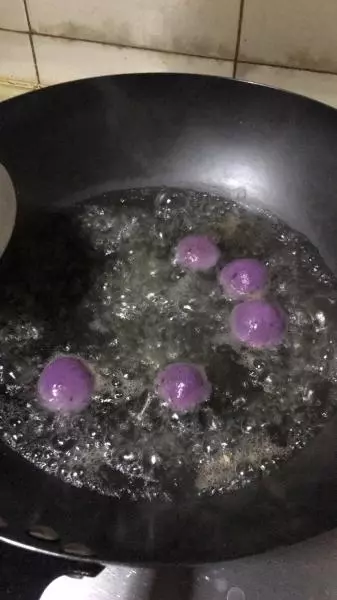 紫薯核桃芝麻湯圓