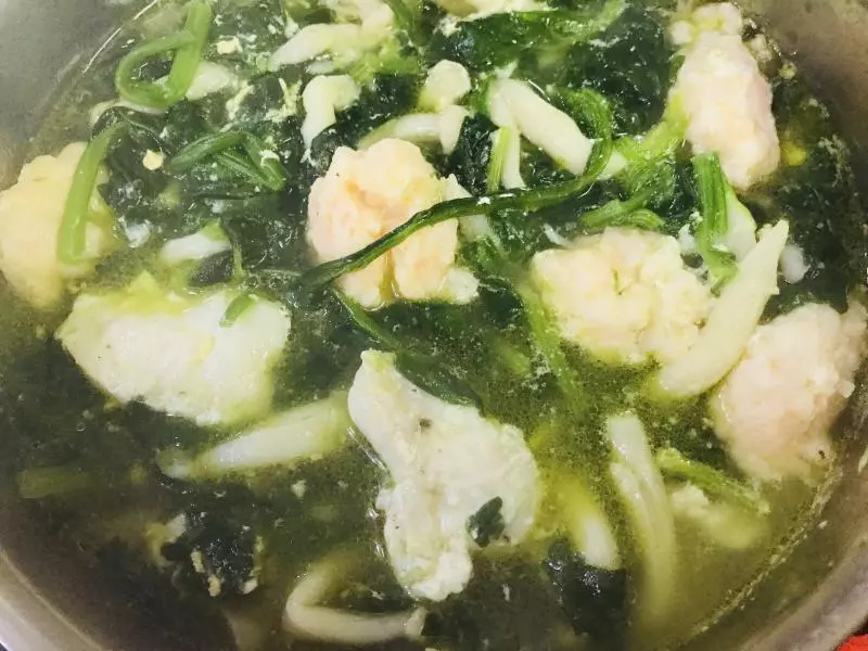 菠菜魚蝦海鮮湯