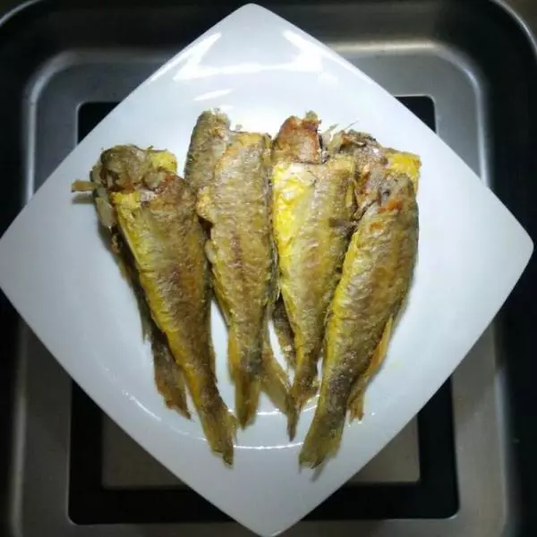 煎黃花魚