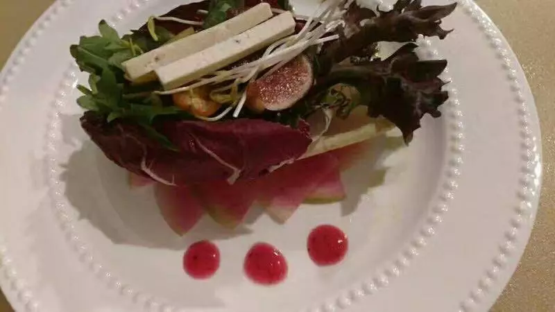 Tossed salad with raspberry vinaigrette&amp;chimichurri 雜菜沙拉配樹莓油醋汁&amp;阿根廷醬
