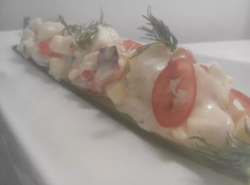 Pineapple seafood salad 鳳梨海鮮沙拉