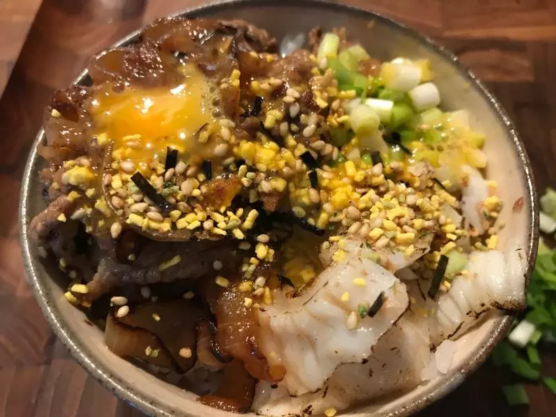 日式牛肉丼（加或不加火炙比目魚裙） Japanese Beef Gyudon (with or without Roasted Halibut Frill)