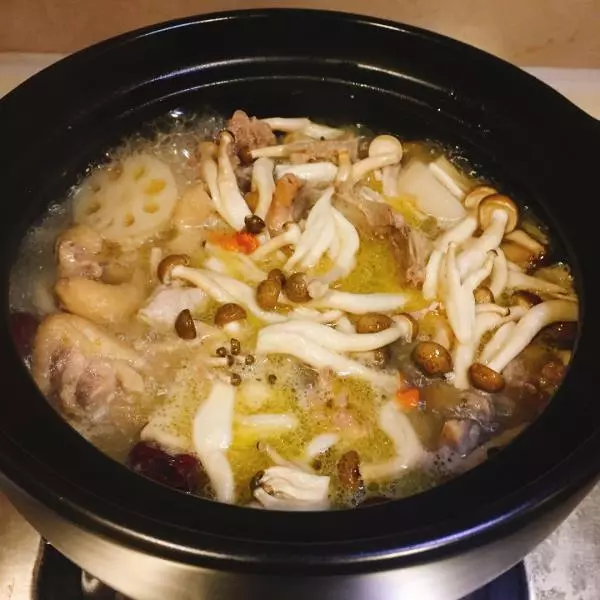 林師傅-農家土雞蓮藕砂鍋湯