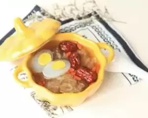 紅糖銀耳鴿蛋湯