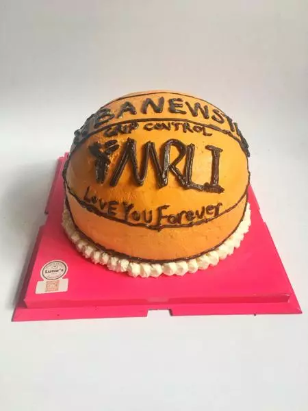 10寸籃球蛋糕