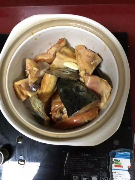 砂鍋燜三文魚頭