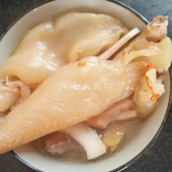 響螺花膠（魚膠）雞湯