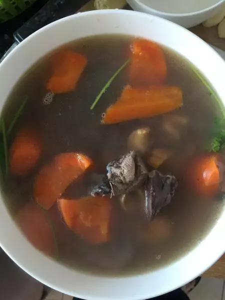 烏骨雞胡蘿蔔板栗湯