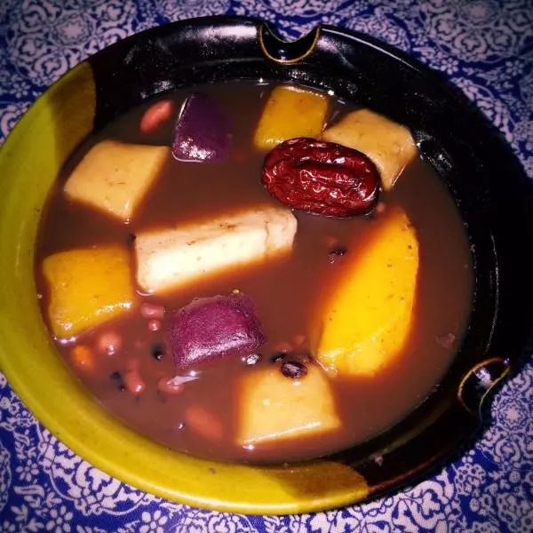 五紅湯芋圓 營養味美賽過鮮芋仙