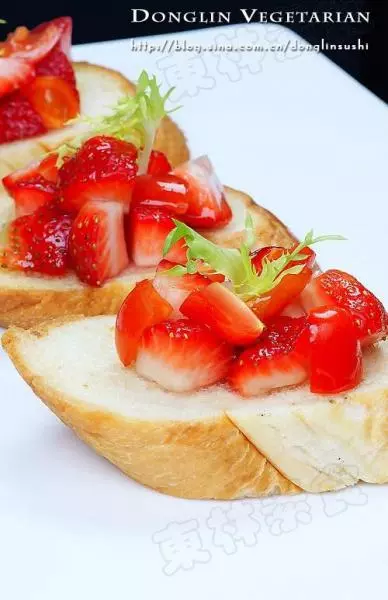 蜜汁番茄草莓麵包片