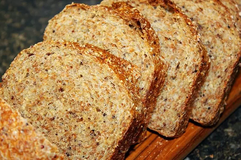 100%發芽穀物麵包丨健康·三餐