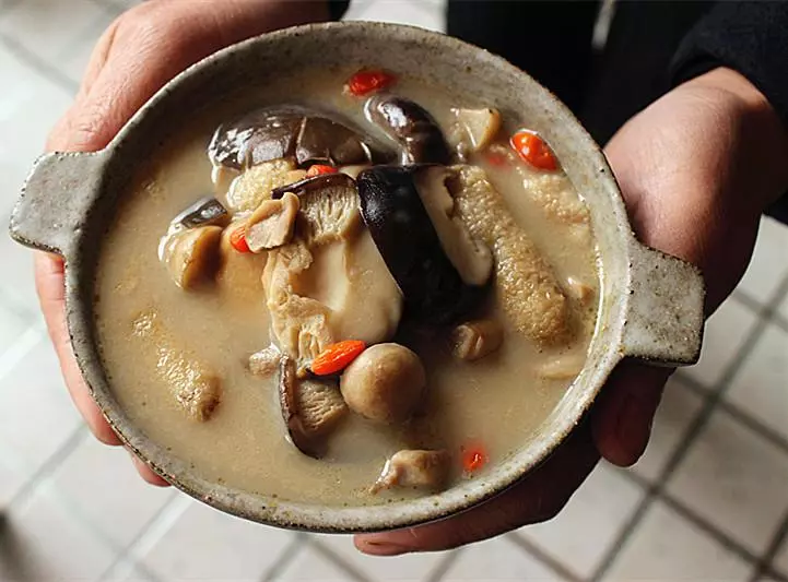 竹蓀菌菇魚湯
