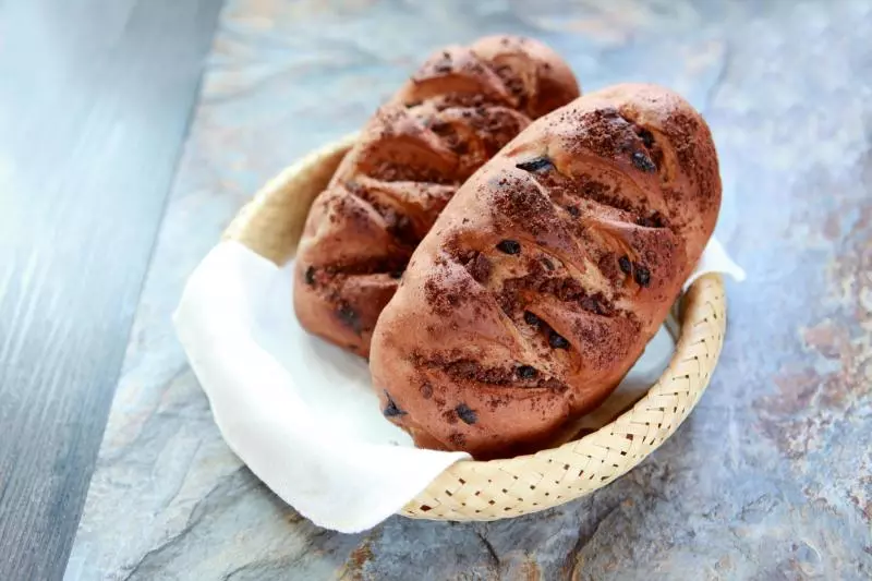 黑旋風（仿原麥山丘）Coffee flavored bread filled with chocolate chips,pine