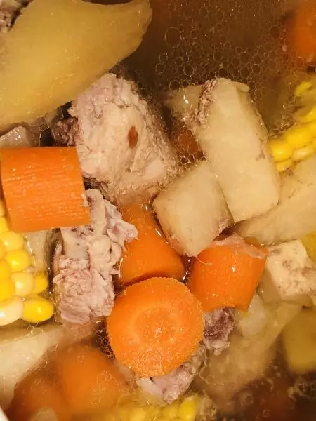 沙葛（Jicama）胡蘿蔔玉米排骨湯（留學生菜譜）