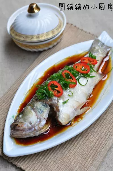 清蒸鱸魚：如何蒸出酒店水平的魚