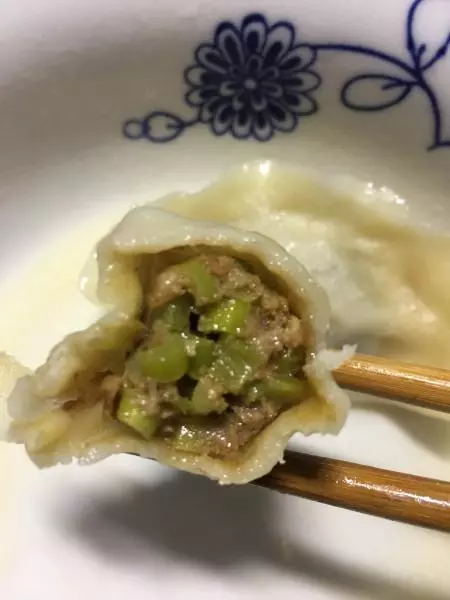 蒜苔肉餡餃子