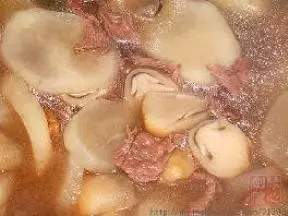 草菇蘿蔔牛肉湯