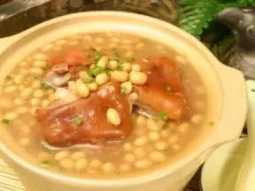 豬腳黃豆湯