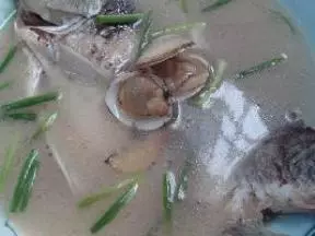 鮮甜的蛤蜊鯽魚湯