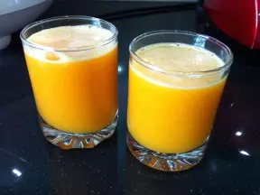 菠蘿鮮橙胡蘿蔔汁