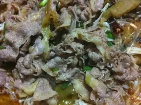 酸菜金針菇煲肥牛