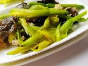 黃花菜炒木耳