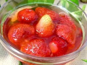 清暑解熱：冰凍草莓湯