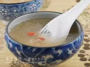 枸杞雪梨銀耳甜湯