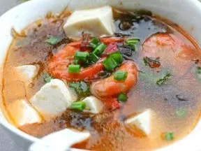 紫晶藻鲜虾豆腐汤