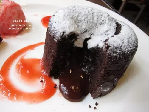口感醇厚的小甜点——巧克力熔岩蛋糕