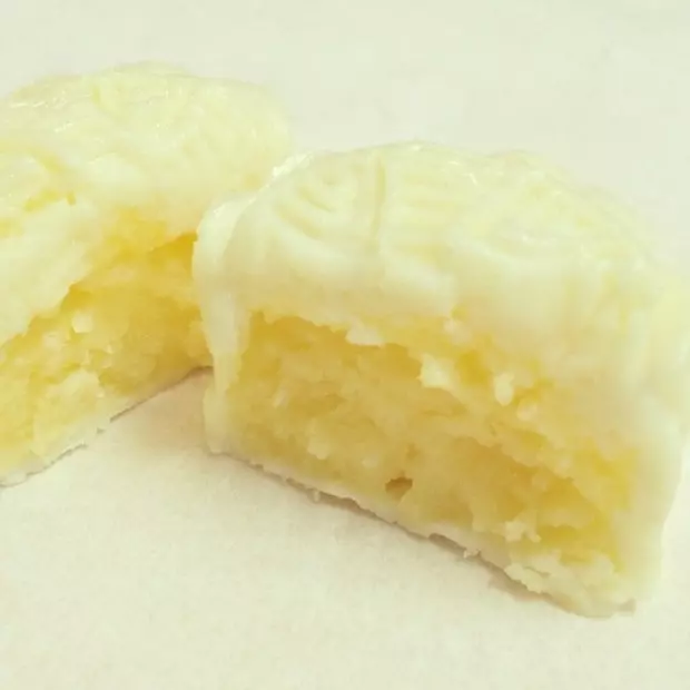 椰香芝士奶黄冰皮月饼