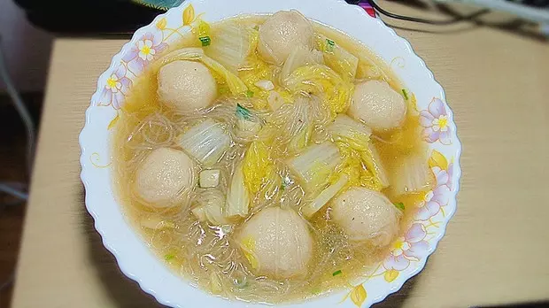 白菜粉絲魚丸湯