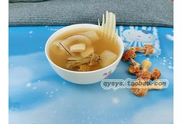 干贝竹荪鱼骨大海珍汤