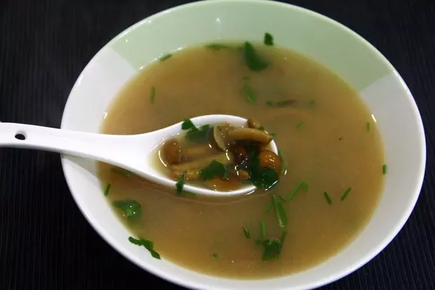 《昨日的美食》之滑菇鸭儿芹味噌汤