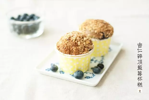 杏仁碎頂藍莓瑪芬（Blueberry Muffin with Almond Crumble)