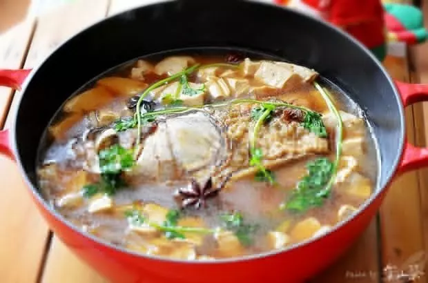 铁锅鱼头炖豆腐