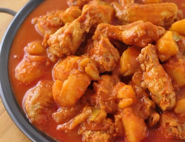 韓國料理——燉辣雞翅(닭도리탕)