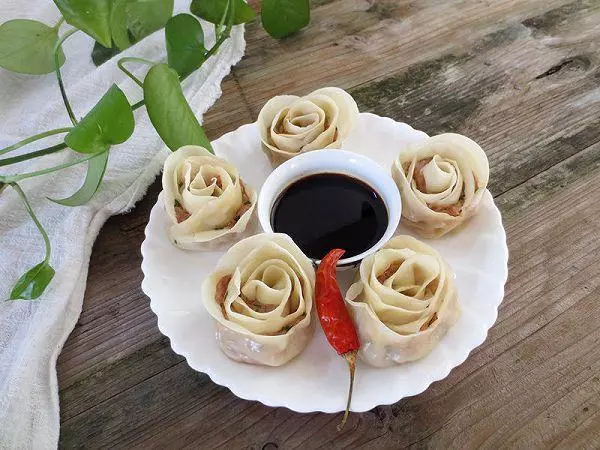 玫瑰花饺子的做法