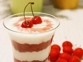 簡單美味櫻桃果肉酸奶