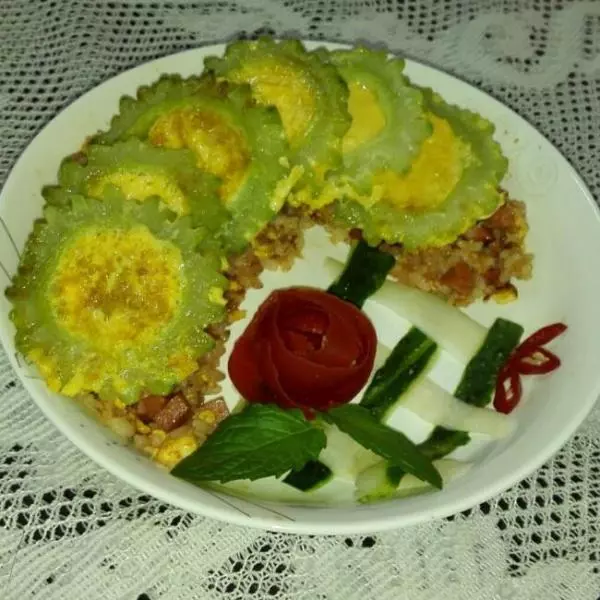 苦瓜煎蛋与西红柿炒饭——一个人的午餐