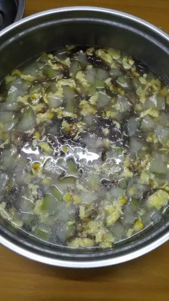 玉米冬瓜瘦肉雞蛋紫菜湯