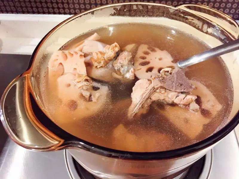 冬天的汤——莲藕章鱼猪骨汤（电饭煲版）