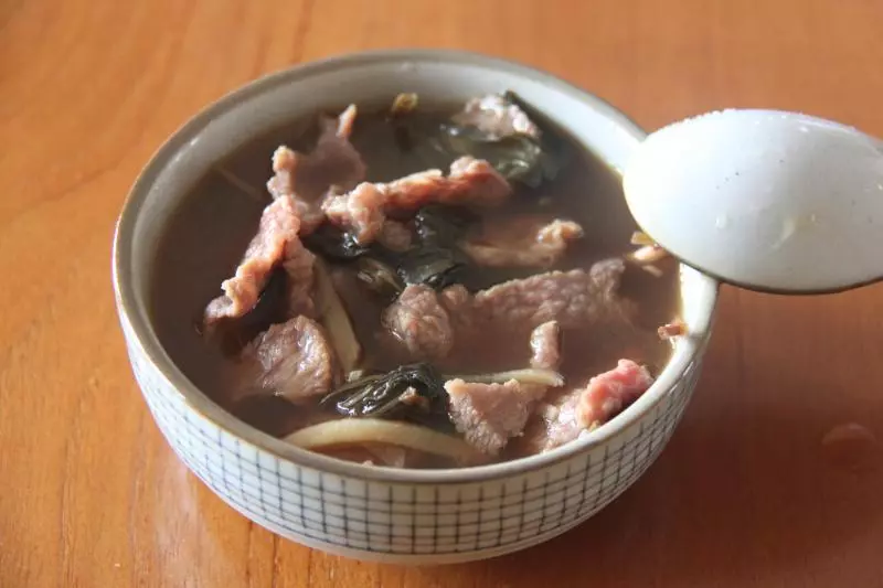 苦菜干汆牛肉片汤