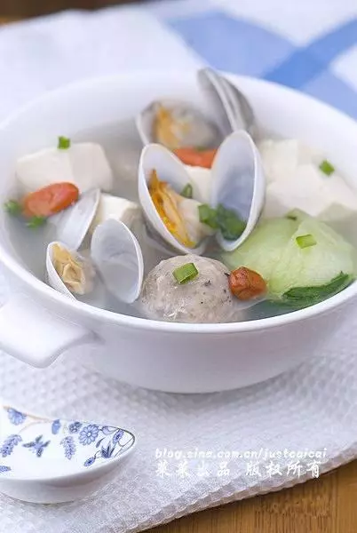蛤蜊豆腐鱼丸汤